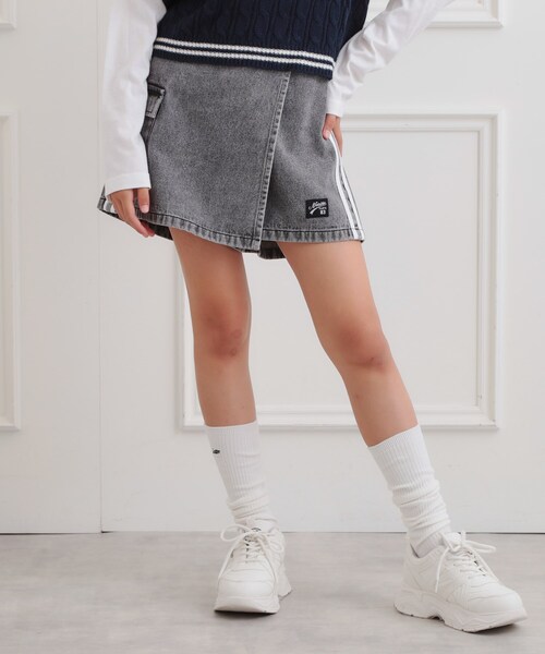 PINK-latte（ピンクラテ）の「ラップサイドラインスカパン（スカート・キッズ・ブラック系3/ブルー系その他5/カーキ系3/ブラック・13/14/15 /16）」の2枚目の写真