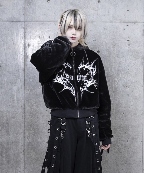 Amilige（アミリージュ）の「ネコ耳ハートロゴ刺繍ZIPショートファー