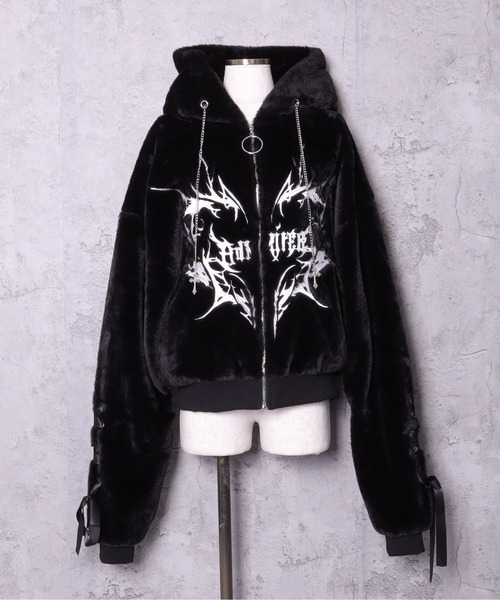 Amilige（アミリージュ）の「ネコ耳ハートロゴ刺繍ZIPショートファー