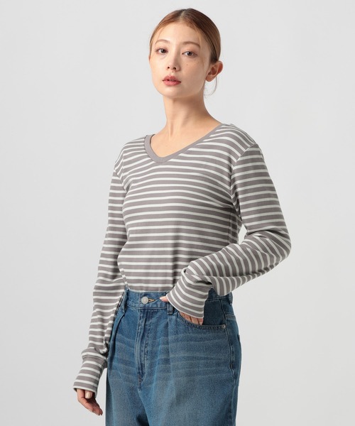 BAYFLOW（ベイフロー）の「[前後VとUネックで着られる]2WAYストレッチスムースロンT（Tシャツ/カットソー・レディース・オフホワイト/グレー/ブラック/ベージュ・SMALL/MEDIUM/LARGE）」の3枚目の写真