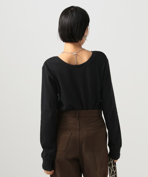 BAYFLOW（ベイフロー）の「[前後VとUネックで着られる]2WAYストレッチスムースロンT（Tシャツ/カットソー・レディース・オフホワイト/グレー/ブラック/ベージュ・SMALL/MEDIUM/LARGE）」の9枚目の写真