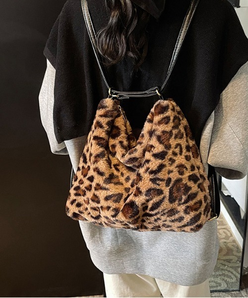 gossip!ロサンゼルス(ゴシップロサンゼルス)の「Y2K ヒョウ柄 ファーバッグ モコモコバッグ 大容量 3WAY(ショルダーバッグ・レディース・ベージュ/レオパード/グレー・FREE)」の15枚目の写真