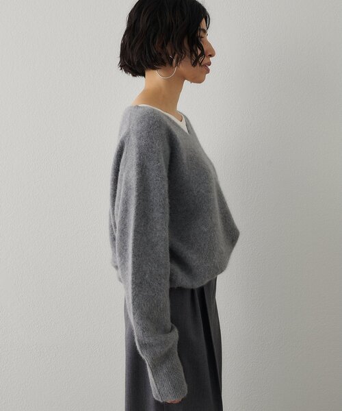 Whim Gazette（ウィムガゼット）の「フォックスウール Vネックプルオーバー（ニット/セーター・レディース・グレー/モカ/ミント/オフホワイト/ベビーピンク/ネイビー/ブラック・FREE）」の9枚目の写真