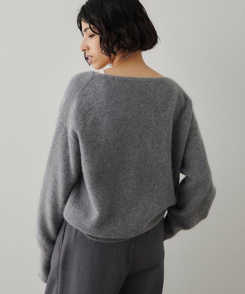 Whim Gazette（ウィムガゼット）の「フォックスウール Vネックプルオーバー（ニット/セーター・レディース・グレー/モカ/ミント/オフホワイト/ベビーピンク/ネイビー/ブラック・FREE）」の10枚目の写真