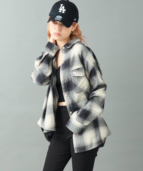 ANAP（アナップ）の「オンブレ チェック 刺繍 オーバーサイズ シャツ（シャツ/ブラウス・レディース・レッド/ブラック・F）」の4枚目の写真