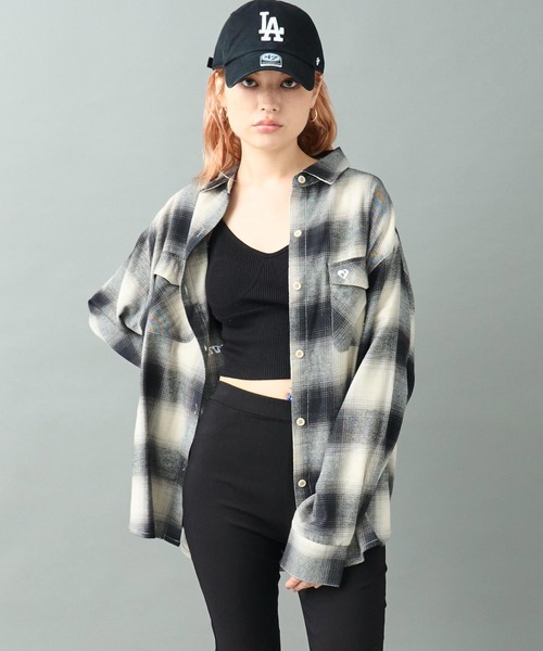 ANAP（アナップ）の「オンブレ チェック 刺繍 オーバーサイズ シャツ（シャツ/ブラウス・レディース・レッド/ブラック・F）」の3枚目の写真