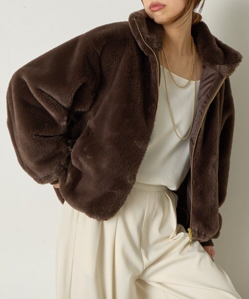 Jena espace merveilleux（ジェナ　エスパスメルヴェイユ）の「エコファースタンドネックジャケット（その他アウター・レディース・グレー/ブラウン・FREE）」の2枚目の写真