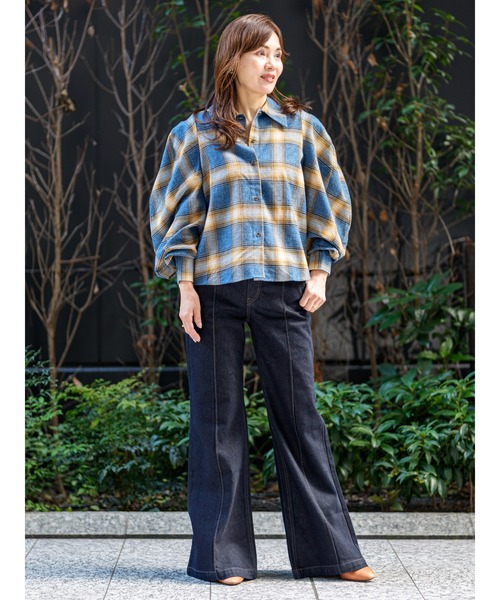 Banana Republic（バナナリパブリック）の「ハイライズ スーパー フレアージーンズ（デニムパンツ・レディース・インディゴブルー・24/25/28/27/26）」の4枚目の写真