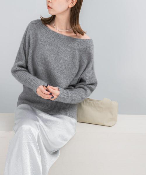 URBAN RESEARCH ROSSO WOMEN（アーバンリサーチ　ロッソ）の「エアリーニット2WAYネックプルオーバー（ニット/セーター・レディース・ベージュ/グレー・FREE）」の5枚目の写真