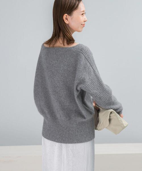 URBAN RESEARCH ROSSO WOMEN（アーバンリサーチ　ロッソ）の「エアリーニット2WAYネックプルオーバー（ニット/セーター・レディース・ベージュ/グレー・FREE）」の9枚目の写真