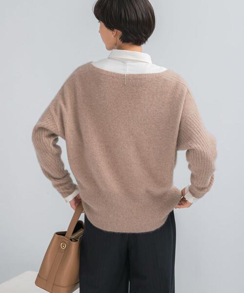 URBAN RESEARCH ROSSO WOMEN（アーバンリサーチ　ロッソ）の「エアリーニット2WAYネックプルオーバー（ニット/セーター・レディース・ベージュ/グレー・FREE）」の21枚目の写真
