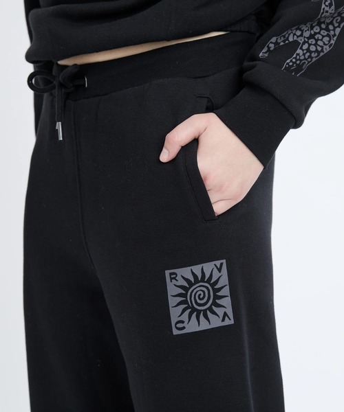 RVCA(ルーカ)の「RVCA レディース BAGGY BF SWEAT PANTS セットアップボトムス 【2025年秋冬モデル】 @autumn/ルーカスウェットパンツ(スウェットパンツ・レディース・オフホワイト/ブラック・MEDIUM/SMALL)」の14枚目の写真