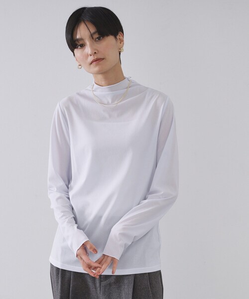 OPAQUE.CLIP(オペークドットクリップ)の「シアーハイネックトップス【洗濯機OK】(Tシャツ/カットソー・レディース・ホワイト/ライトグレー/ブラック/サックスブルー/アイボリー・36/38/40/42)」の5枚目の写真