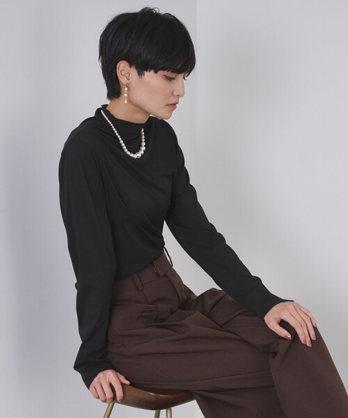 OPAQUE.CLIP(オペークドットクリップ)の「シアーハイネックトップス【洗濯機OK】(Tシャツ/カットソー・レディース・ホワイト/ライトグレー/ブラック/サックスブルー/アイボリー・36/38/40/42)」の3枚目の写真