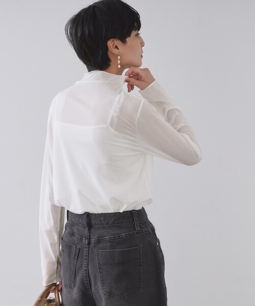 OPAQUE.CLIP(オペークドットクリップ)の「シアーハイネックトップス【洗濯機OK】(Tシャツ/カットソー・レディース・ホワイト/ライトグレー/ブラック/サックスブルー/アイボリー・36/38/40/42)」の21枚目の写真