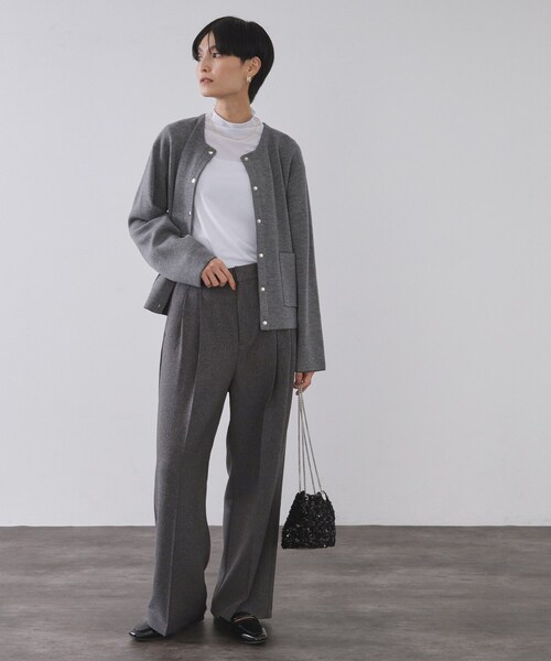 OPAQUE.CLIP(オペークドットクリップ)の「シアーハイネックトップス【洗濯機OK】(Tシャツ/カットソー・レディース・ホワイト/ライトグレー/ブラック/サックスブルー/アイボリー・36/38/40/42)」の7枚目の写真