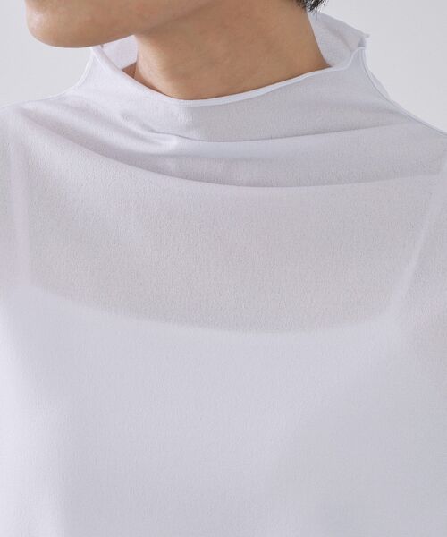 OPAQUE.CLIP(オペークドットクリップ)の「シアーハイネックトップス【洗濯機OK】(Tシャツ/カットソー・レディース・ホワイト/ライトグレー/ブラック/サックスブルー/アイボリー・36/38/40/42)」の13枚目の写真