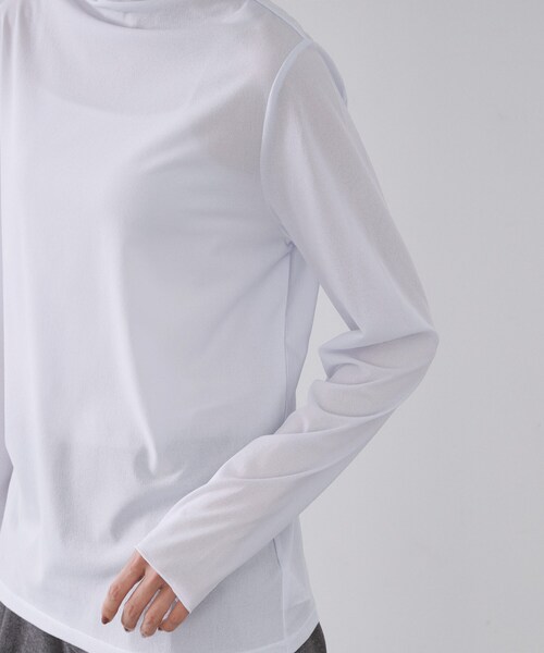OPAQUE.CLIP(オペークドットクリップ)の「シアーハイネックトップス【洗濯機OK】(Tシャツ/カットソー・レディース・ホワイト/ライトグレー/ブラック/サックスブルー/アイボリー・36/38/40/42)」の14枚目の写真