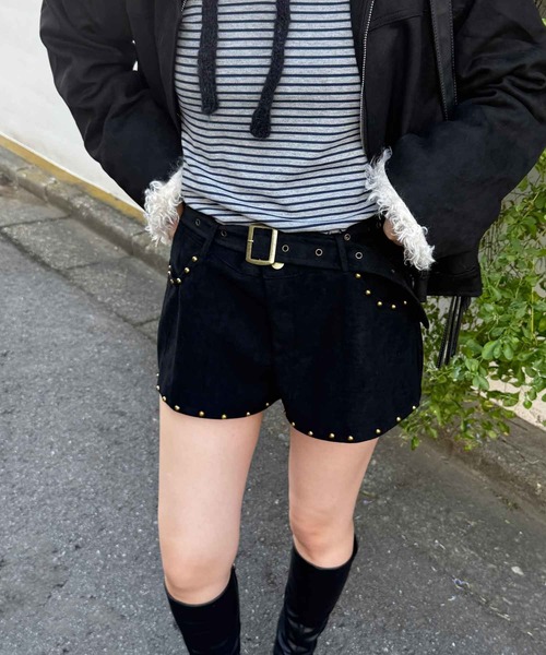 HALEY PESCA(ヘーリーペスカ)の「HALEY PESCA/【ベルト付属】フェイクスエード スタッズショートパンツ(その他パンツ・レディース・ブラック/ブラウン・SMALL/MEDIUM)」の4枚目の写真