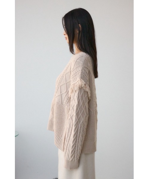 AZUL by moussy(アズールバイマウジー)の「スイッチングフリンジニット(ニット/セーター・レディース・チャコールグレー/アイボリー/サックスブルー・FREE)」の4枚目の写真