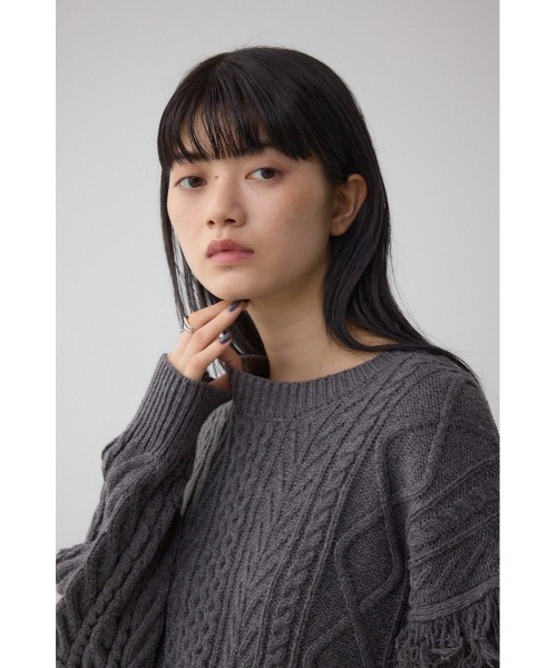 AZUL by moussy(アズールバイマウジー)の「スイッチングフリンジニット(ニット/セーター・レディース・チャコールグレー/アイボリー/サックスブルー・FREE)」の10枚目の写真
