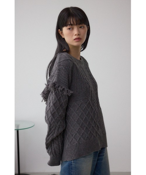 AZUL by moussy(アズールバイマウジー)の「スイッチングフリンジニット(ニット/セーター・レディース・チャコールグレー/アイボリー/サックスブルー・FREE)」の11枚目の写真