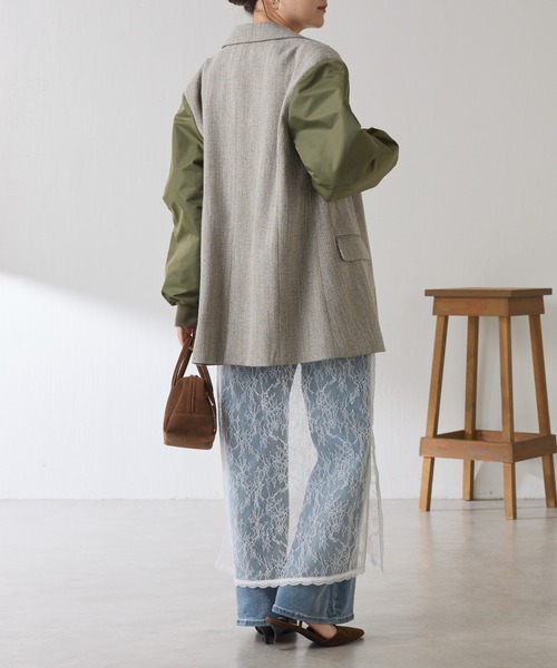 COLLAGE GALLARDAGALANTE(コラージュガリャルダガランテ)の「3つ釦コンビスリーブジャケット(その他アウター・レディース・ベージュ/ネイビー・FREE)」の4枚目の写真