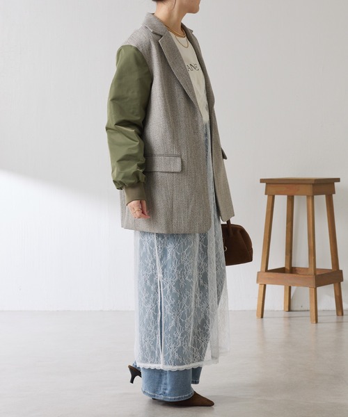 COLLAGE GALLARDAGALANTE(コラージュガリャルダガランテ)の「3つ釦コンビスリーブジャケット(その他アウター・レディース・ベージュ/ネイビー・FREE)」の5枚目の写真