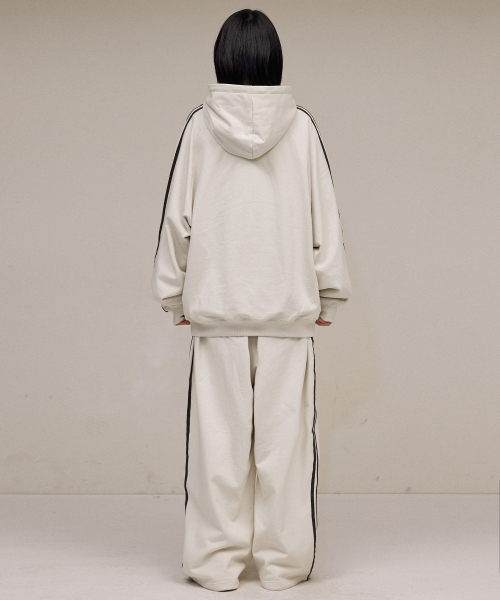 F.ILLUMINATE(フィルミネイト)の「ダブルラインテーピングスウェットパンツ-クリーム(スウェットパンツ・レディース・その他・SMALL/MEDIUM/LARGE)」の6枚目の写真