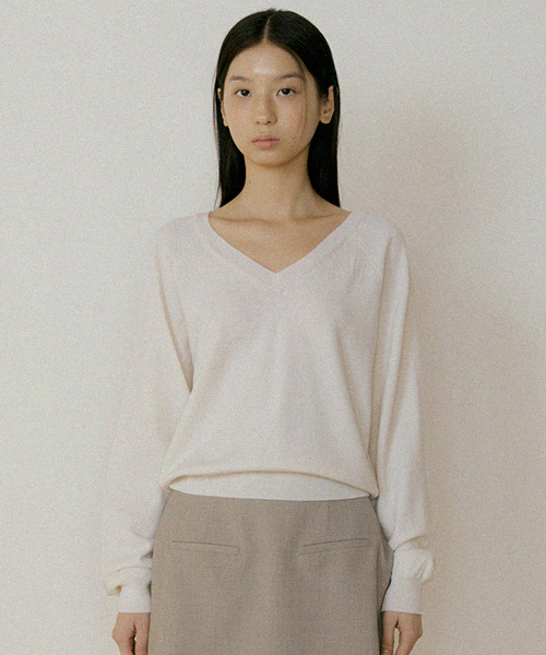 LINGSEOUL(リングソウル)の「merino wool V-neck knit top-ivory(ニット/セーター・レディース・その他・FREE)」の1枚目の写真