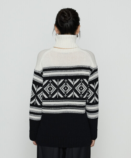 K.T KIYOKO TAKASE（キヨコタカセ）の「ジャカード編み スヌード付きニットプルオーバー（ニット/セーター・レディース・ベージュ系その他/ブラック系その他・FREE）」の14枚目の写真