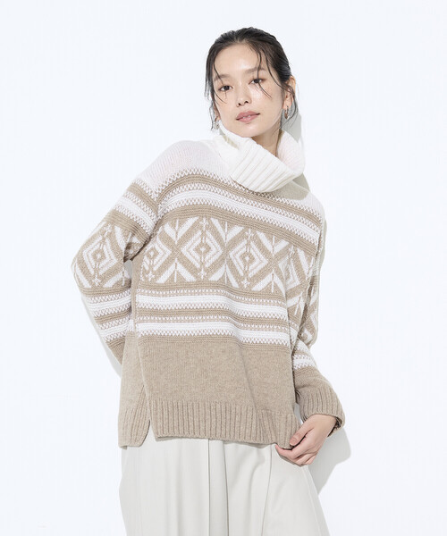 K.T KIYOKO TAKASE（キヨコタカセ）の「ジャカード編み スヌード付きニットプルオーバー（ニット/セーター・レディース・ベージュ系その他/ブラック系その他・FREE）」の2枚目の写真