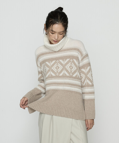 K.T KIYOKO TAKASE（キヨコタカセ）の「ジャカード編み スヌード付きニットプルオーバー（ニット/セーター・レディース・ベージュ系その他/ブラック系その他・FREE）」の4枚目の写真