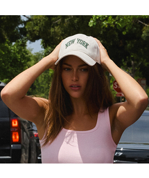 ERER（エルエル）の「Embroidered New York Artwork Baseball Cap Ivory（キャップ）」