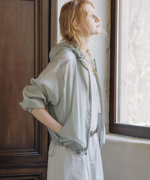 ANDNEEDS(アンドニーズ)の「Pond hoody windbreaker (green)(ナイロンジャケット・レディース・その他・FREE)」の2枚目の写真