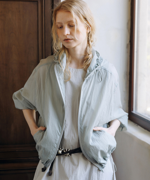 ANDNEEDS(アンドニーズ)の「Pond hoody windbreaker (green)(ナイロンジャケット・レディース・その他・FREE)」の4枚目の写真