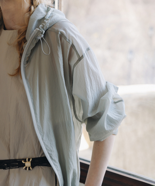 ANDNEEDS(アンドニーズ)の「Pond hoody windbreaker (green)(ナイロンジャケット・レディース・その他・FREE)」の5枚目の写真