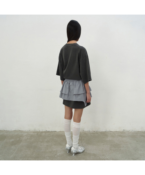 LCDC TM(エルシーディーシーティーエム)の「CHECKED FRILL MINI SKIRT (GREY)(スカート・レディース・ミックスグレー・OS)」の2枚目の写真