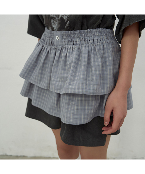 LCDC TM(エルシーディーシーティーエム)の「CHECKED FRILL MINI SKIRT (GREY)(スカート・レディース・ミックスグレー・OS)」の4枚目の写真