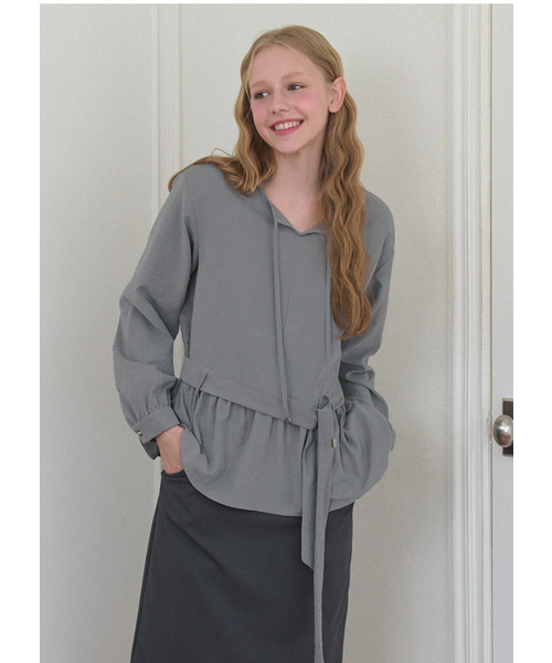 MICANE(ミケーネ)の「トゥルディフリルストラップブラウス(シャツ/ブラウス・レディース・ブラック/グレー・X-LARGE/SMALL/MEDIUM/LARGE)」の8枚目の写真