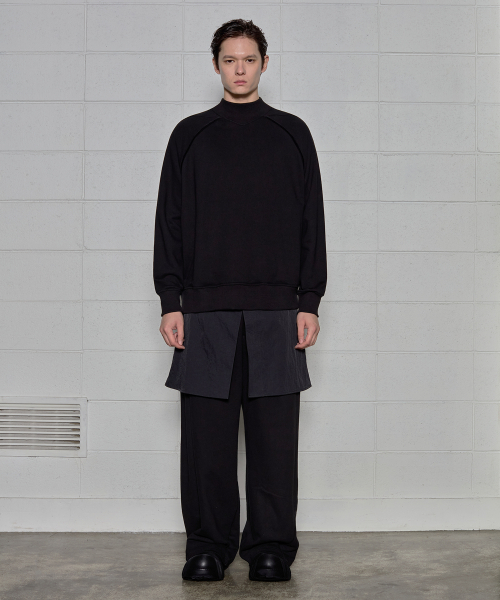 DGNAK（ディグナク）の「ブラックベロアラインスウェット (ブラック)（スウェット・メンズ・ブラック・LARGE/MEDIUM）」の2枚目の写真