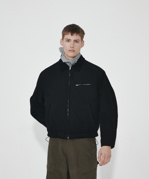 HEUTE(ホイテ)の「HET PADDED WORK JACKET (BLACK)(ダウンジャケット/コート・メンズ・ブラック・MEDIUM/LARGE)」の1枚目の写真