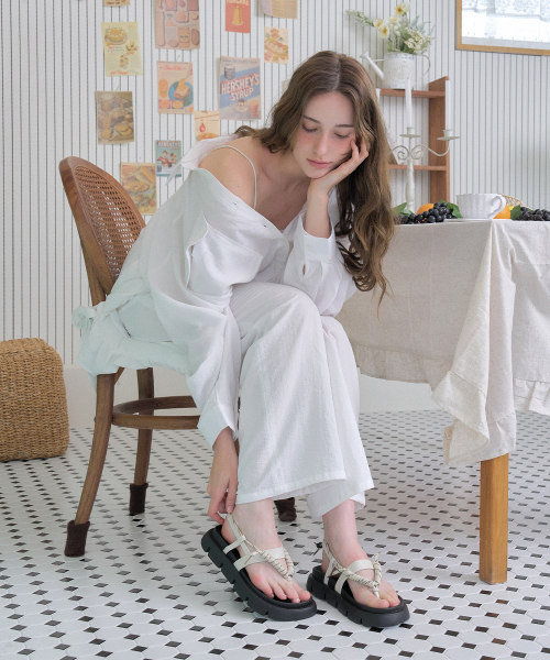 SHOEHI(シューハイ)の「イザベラドローストリングストラップサンダル(2Colors)_S0177(サンダル・レディース・ブラック/アイボリー・22.5cm/23cm/23.5cm/24cm/25cm)」の4枚目の写真