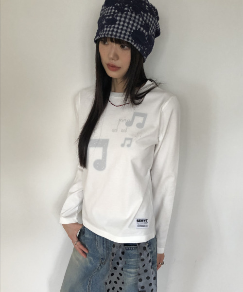 SEW-B(ソービー)の「セミクロップフォーミュージック長袖Tシャツ(Tシャツ/カットソー・レディース・その他・FREE)」の1枚目の写真