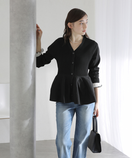 La TOTALITE（ラトータリテ）の「【洗える】ペプラムニット（カーディガン/ボレロ・レディース・アイボリー/ブラック/レッド・FREE）」の11枚目の写真