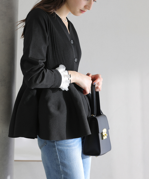 La TOTALITE（ラトータリテ）の「【洗える】ペプラムニット（カーディガン/ボレロ・レディース・アイボリー/ブラック/レッド・FREE）」の13枚目の写真