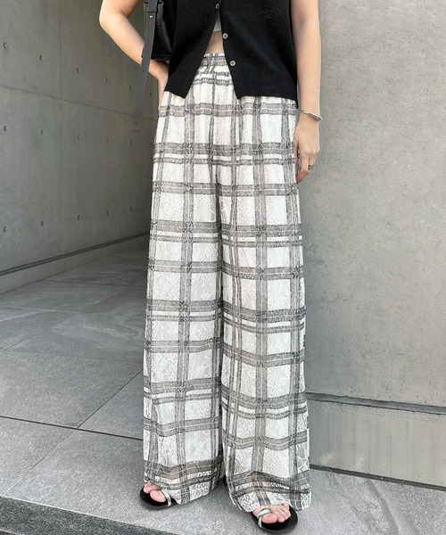 Freesia by andme(フリージアバイアンドミー)の「レースチェックワイドイージーパンツ(その他パンツ・レディース・アイボリー/ブラック・L/M)」の12枚目の写真