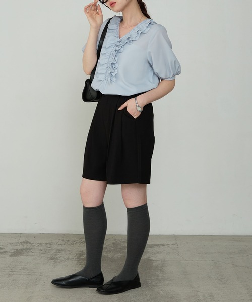 Cherir Mignon(シェリルミニョン)の「【Cherir Mignon】フリルパフスリーブブラウス(シャツ/ブラウス・レディース・サックスブルー/アイボリー/ブラウン/ブラック系・FREE)」の15枚目の写真