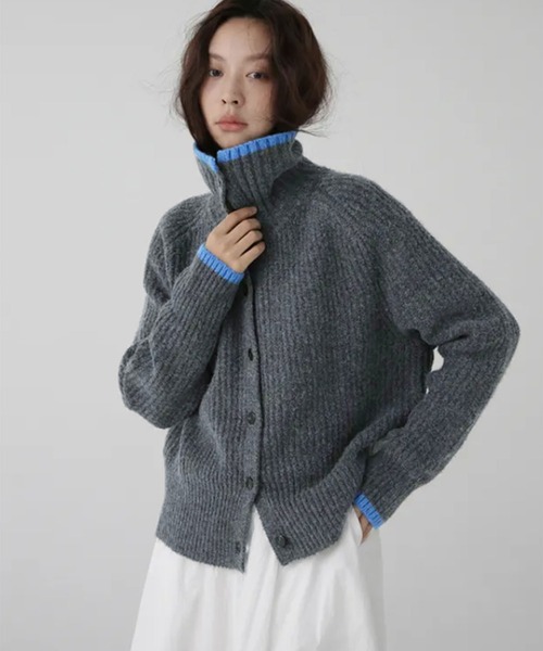 VIBGYOR（ヴィブジョー）の「配色スタンドネックリブボタンカーディガン(CZ)（カーディガン/ボレロ・レディース・ブラウン/チャコール・F）」の2枚目の写真