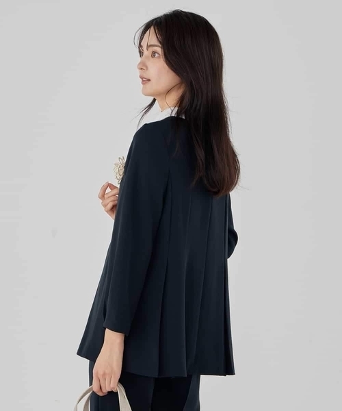 a.v.v（アーヴェヴェ）の「2WAYサテン襟付きペプラムブラウス【洗える/速乾/毛玉になりにくい/イージーケア】（シャツ/ブラウス・レディース・グレー系その他/ブラック/ネイビー・38/40）」の4枚目の写真